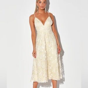NWT Lulu’s Flourishing Kiss Floral Embroidered Floral Lace Midi Dress in Cream